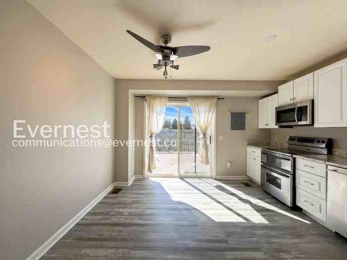 2040 Oakcrest Cir - Photo 3 of 16