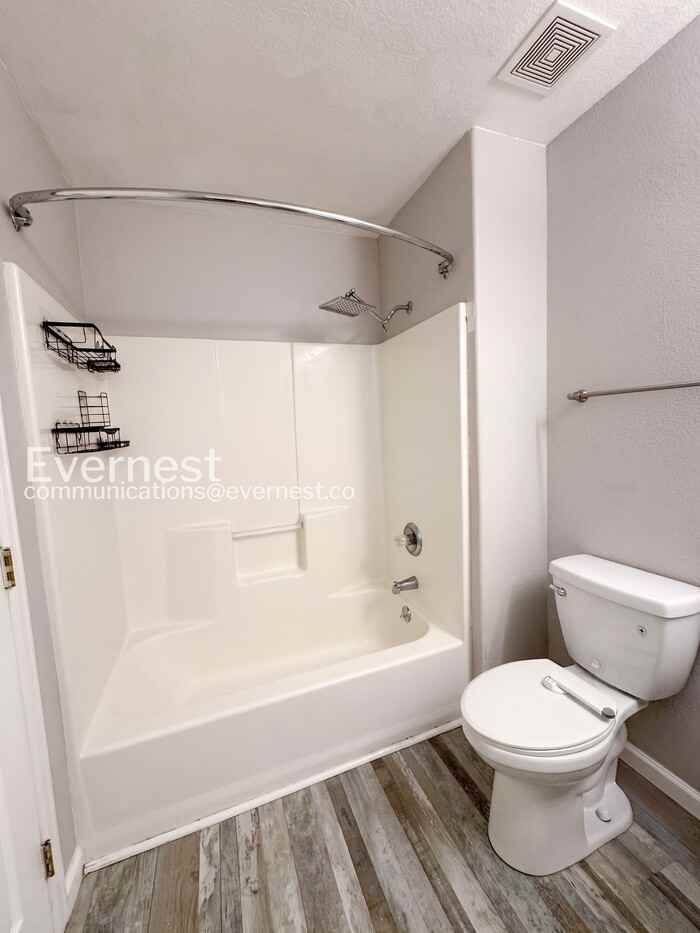 2040 Oakcrest Cir - Photo 7 of 16