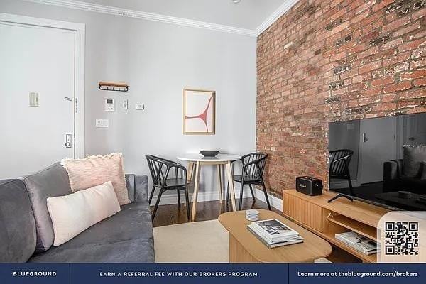 E 1st St #3F - Photo 5 of 20