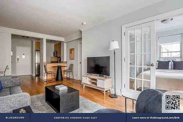 Park Ave #7F - Photo 3 of 20