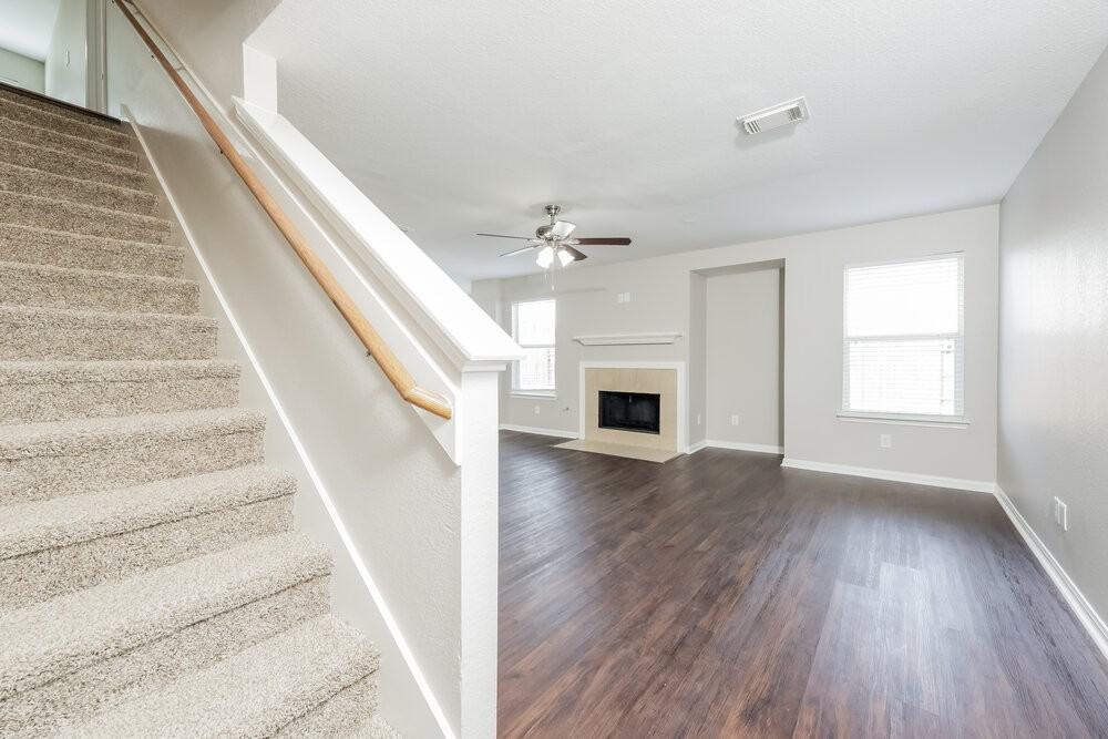 3330 Legends Mill Dr - Photo 4 of 17