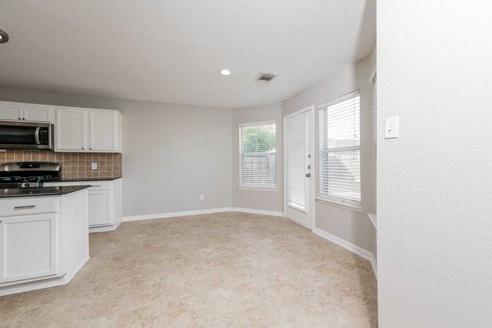 3330 Legends Mill Dr - Photo 7 of 17