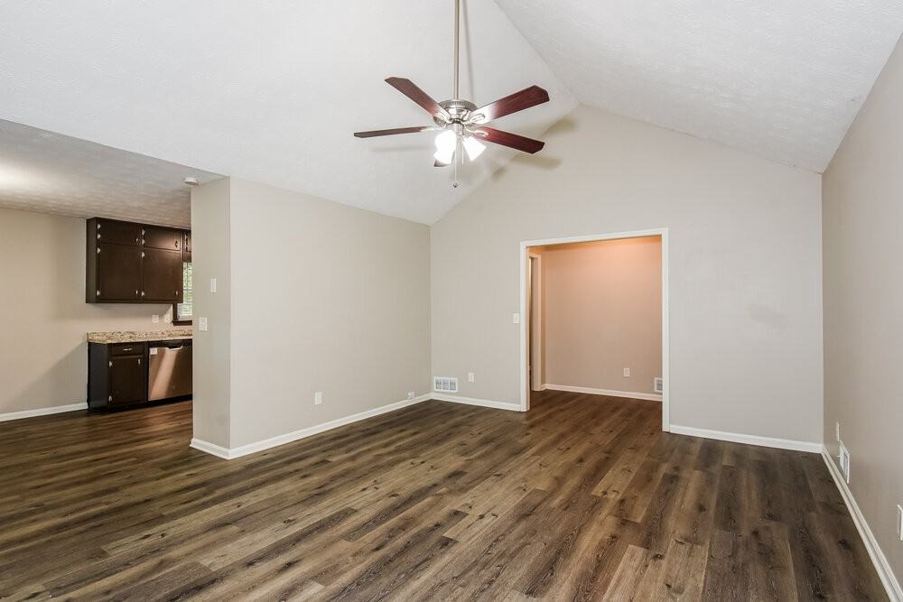 1471 Daniel Ln - Photo 7 of 17