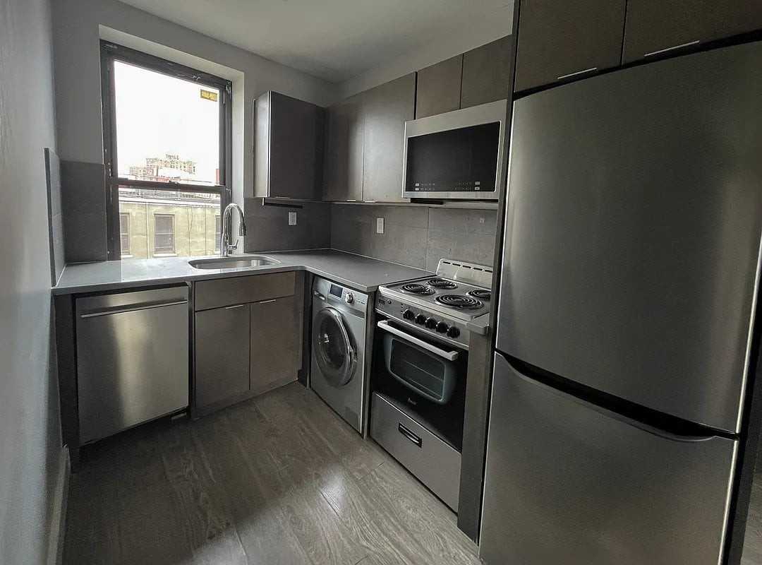 411 E 118th St #38 - Photo 2 of 5