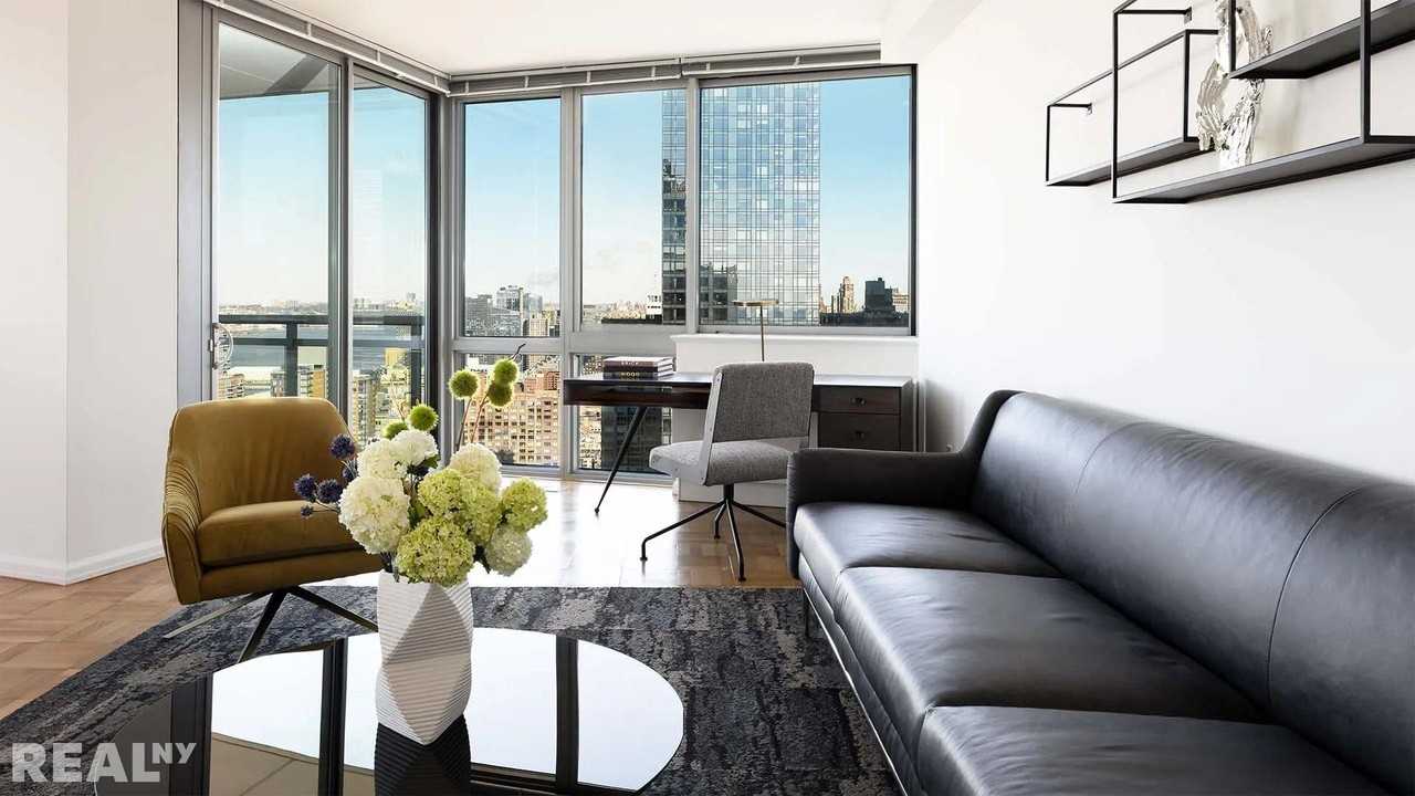 505 W 37th St #2C - Photo 3 of 10