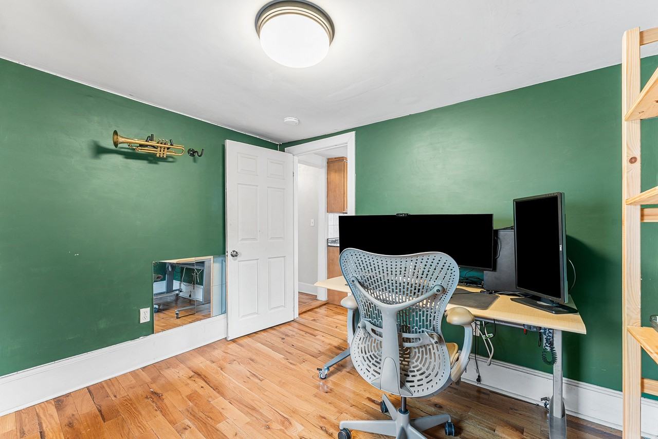 42 Jefferson St - Photo 7 of 11