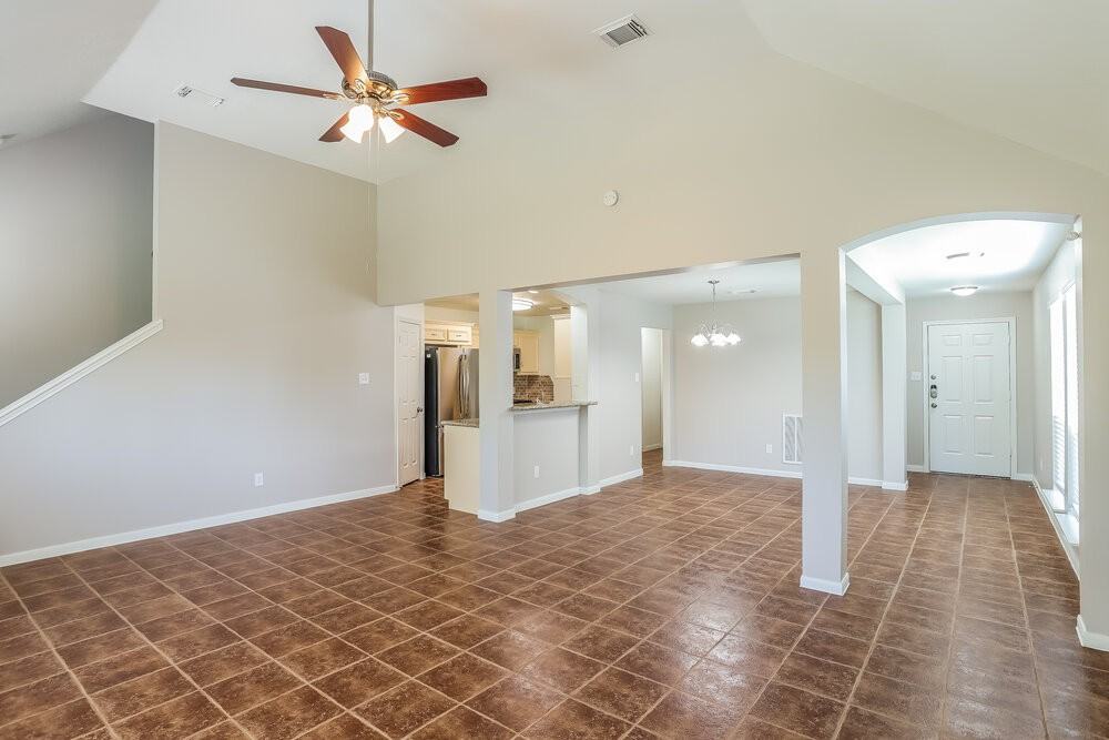 8238 Fuqua Gardens Dr - Photo 4 of 17