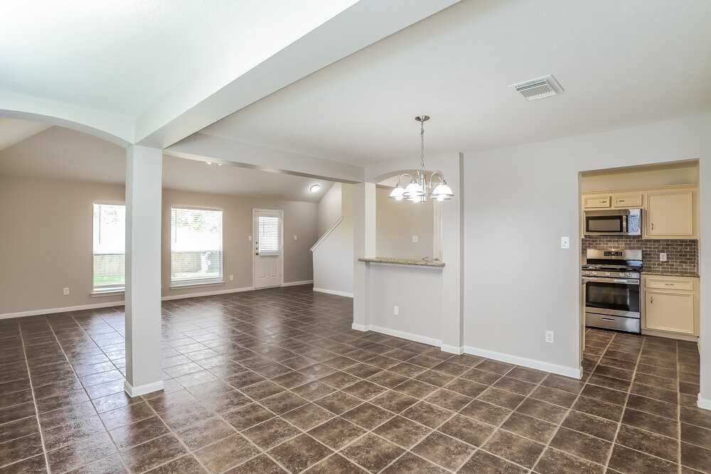 8238 Fuqua Gardens Dr - Photo 6 of 17