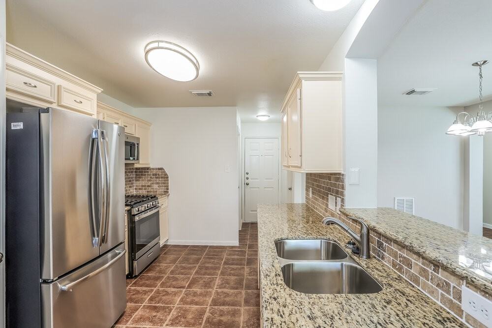 8238 Fuqua Gardens Dr - Photo 7 of 17