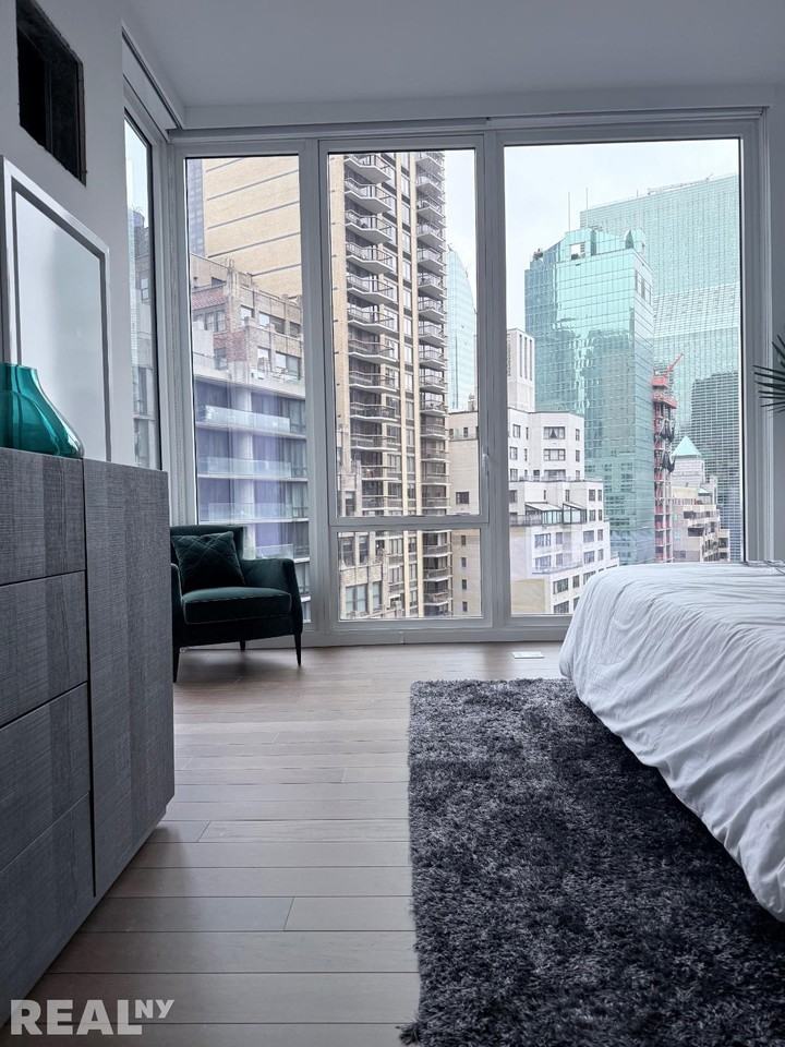 E 44th St #35E - Photo 4 of 7