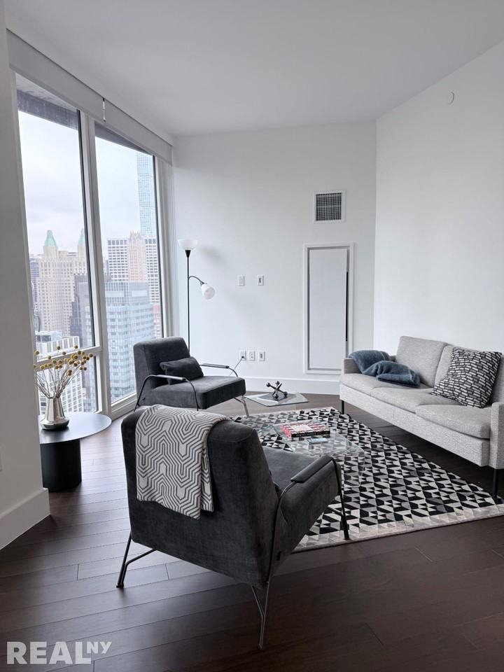 E 44th St #16L - Photo 3 of 5