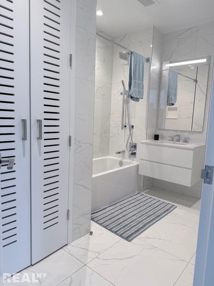 E 44th St #16L - Photo 5 of 5