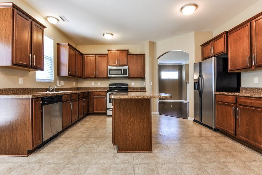 5045 Stonewood Pines Dr - Photo 6 of 15