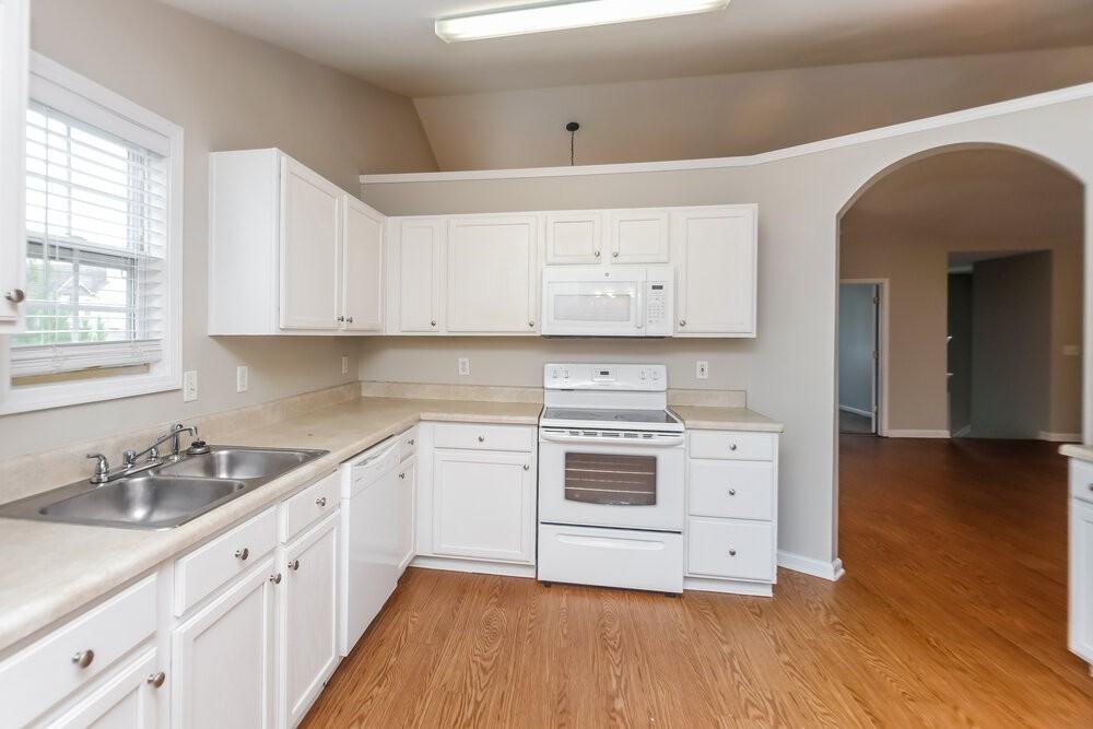 6621 Killington Ct - Photo 7 of 17