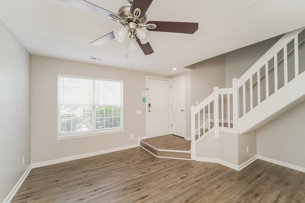 5746 Prescott Ct - Photo 5 of 17