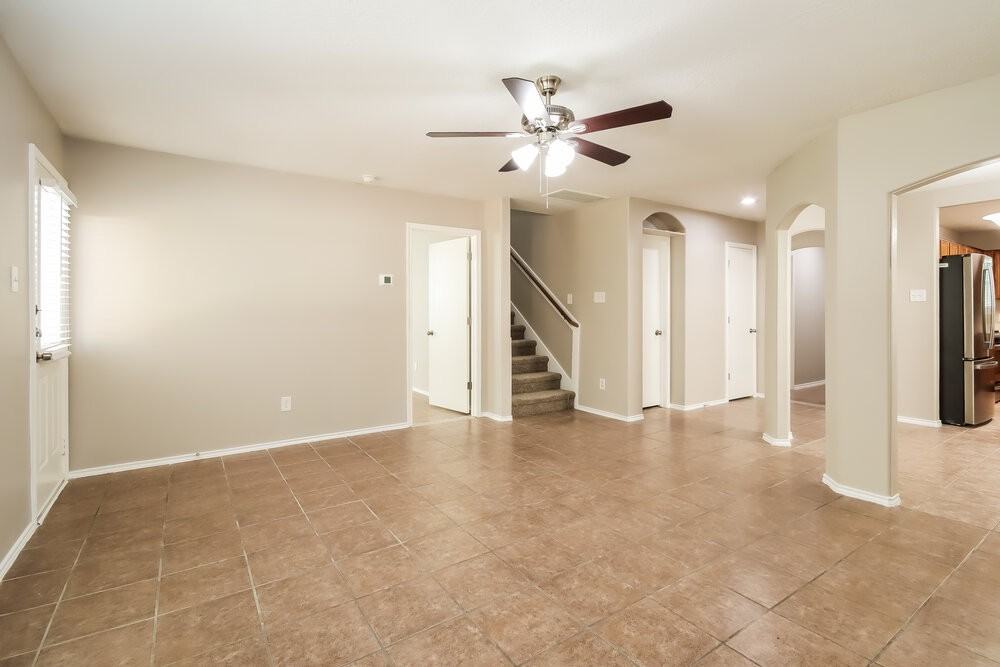 10005 Sterling Place Dr - Photo 5 of 17