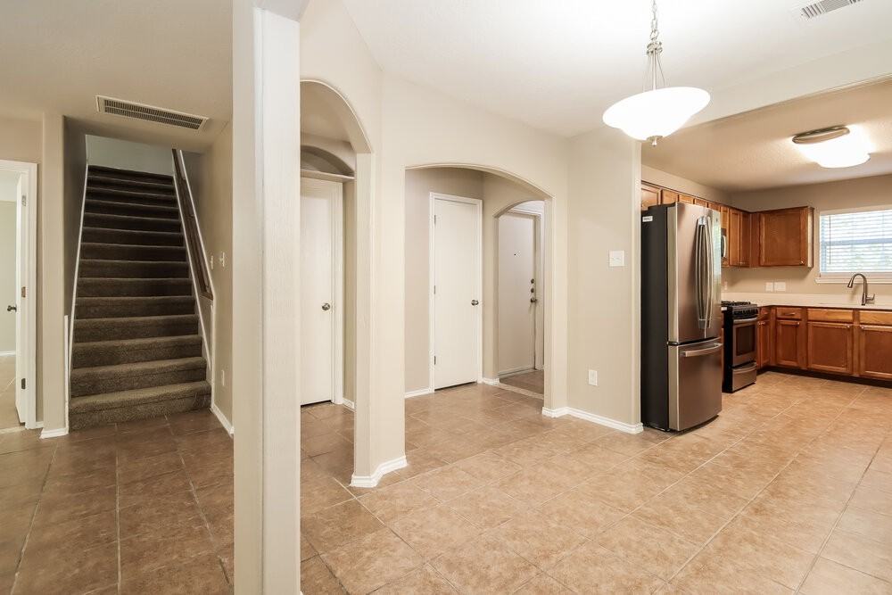 10005 Sterling Place Dr - Photo 7 of 17