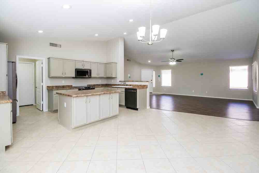 10912 E Dragoon Ave - Photo 7 of 16