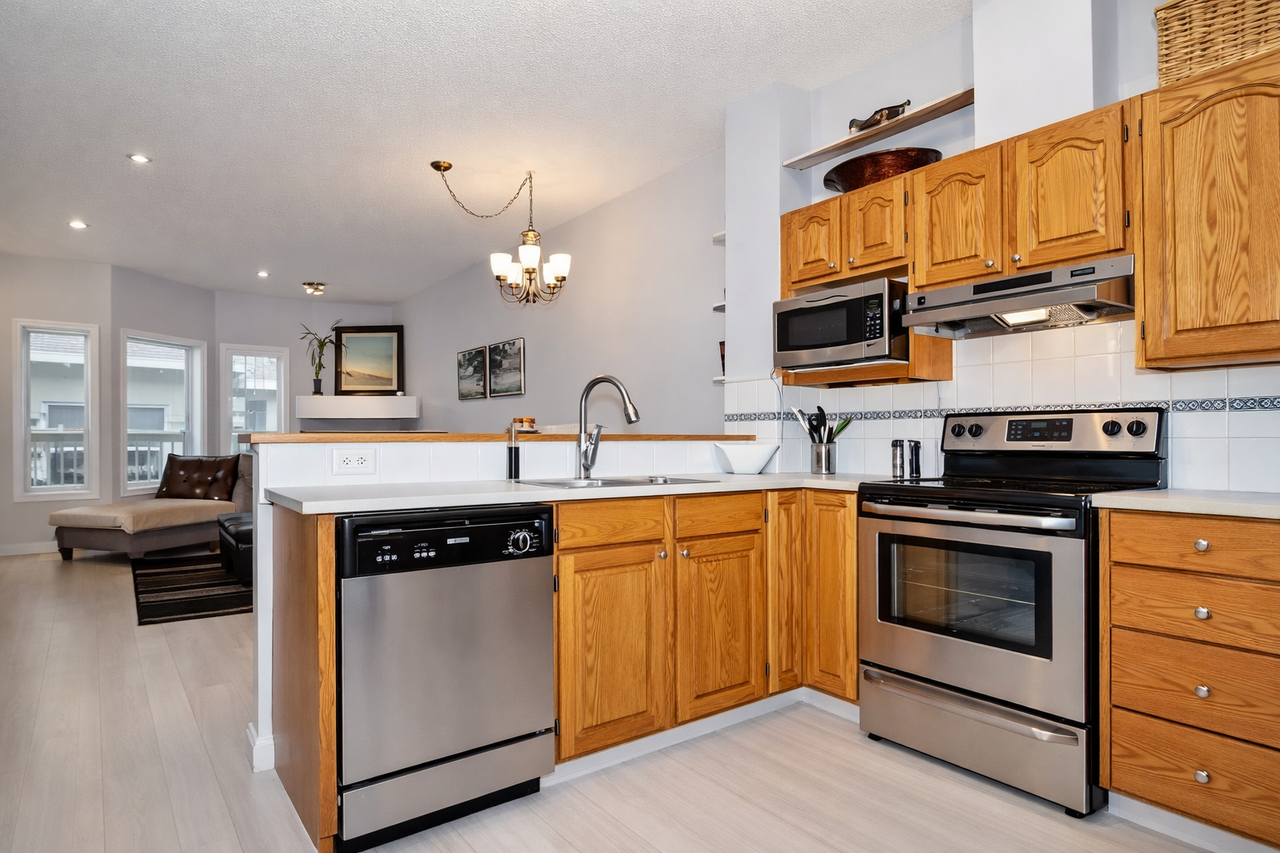 56 Windsor - Photo 2 of 15