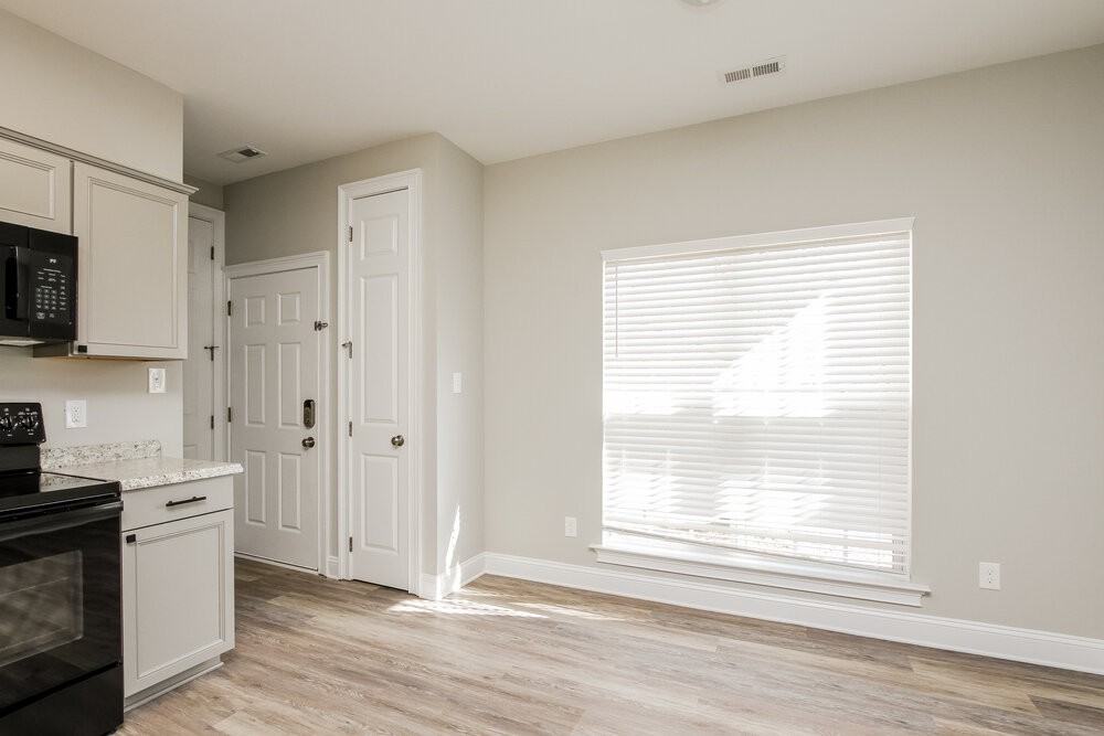 7728 Royal Park Ln - Photo 5 of 17