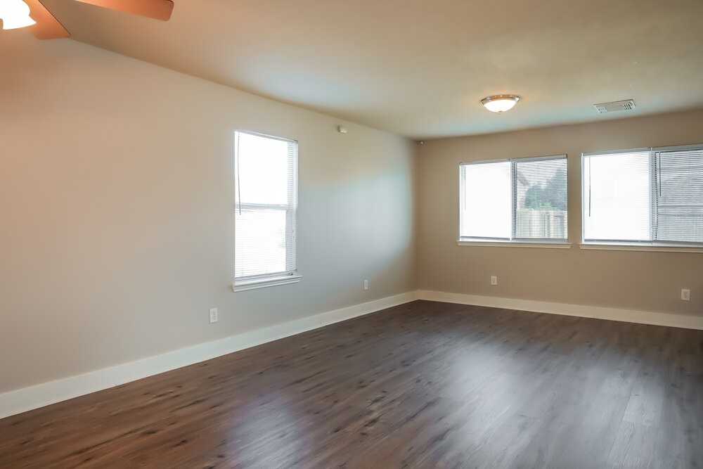 7431 Leightonfield Ct - Photo 4 of 17