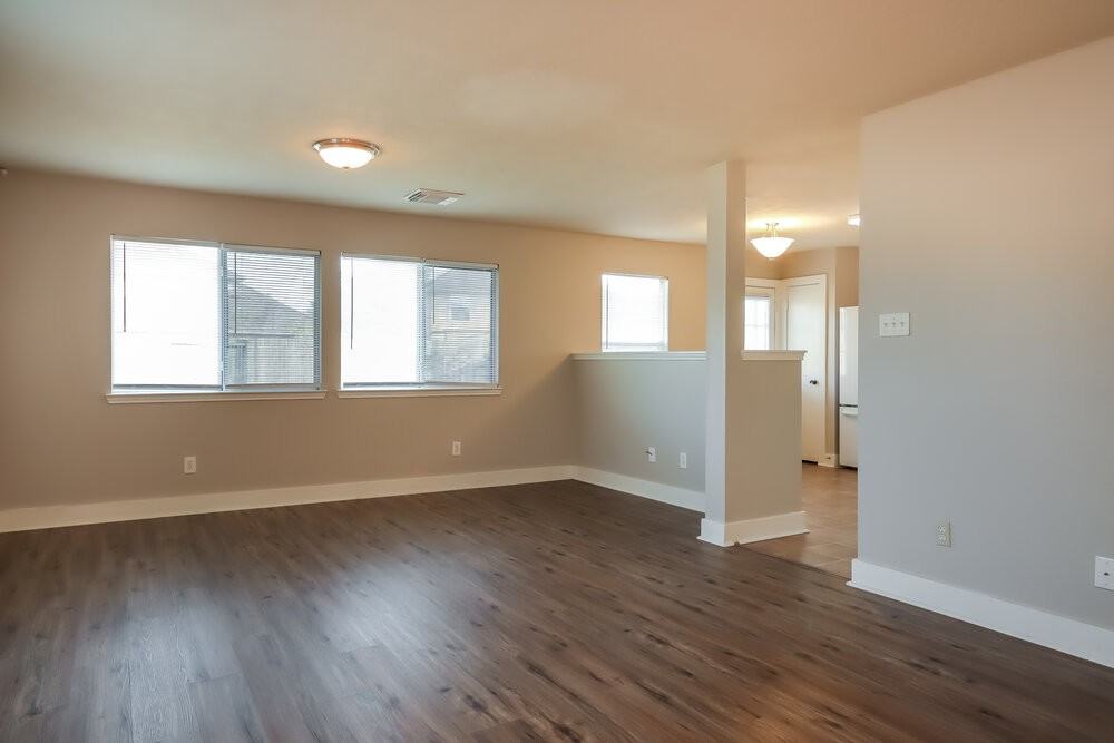 7431 Leightonfield Ct - Photo 5 of 17