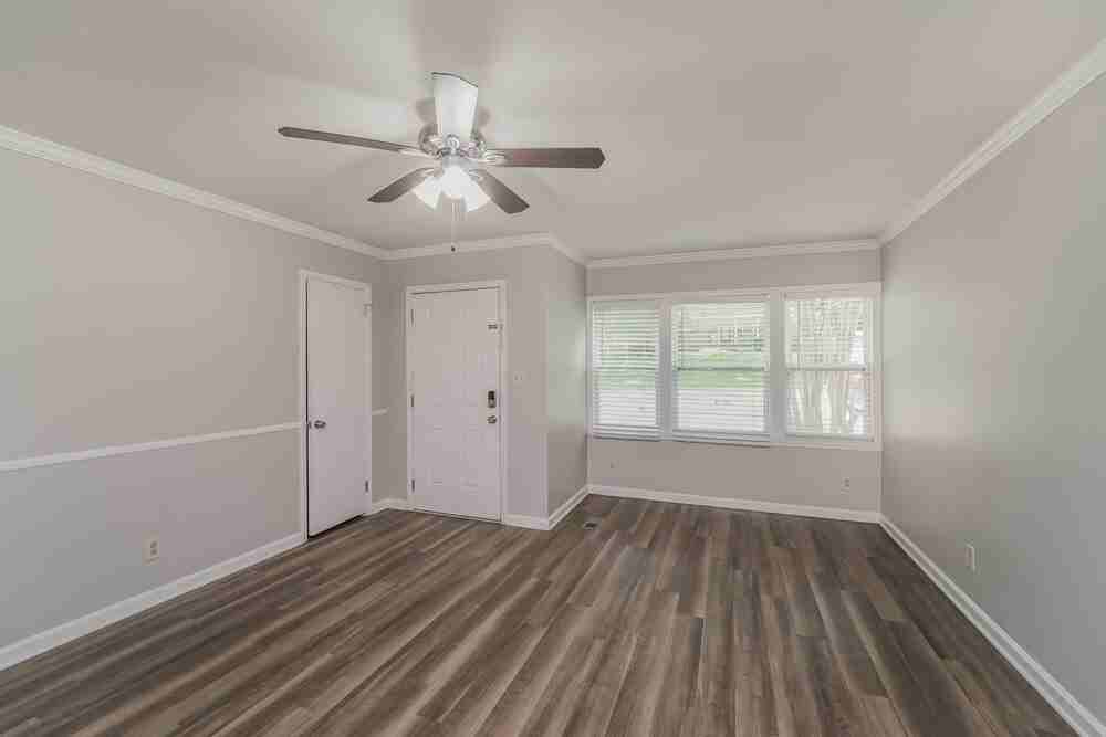 2413 Dora Dr - Photo 4 of 16