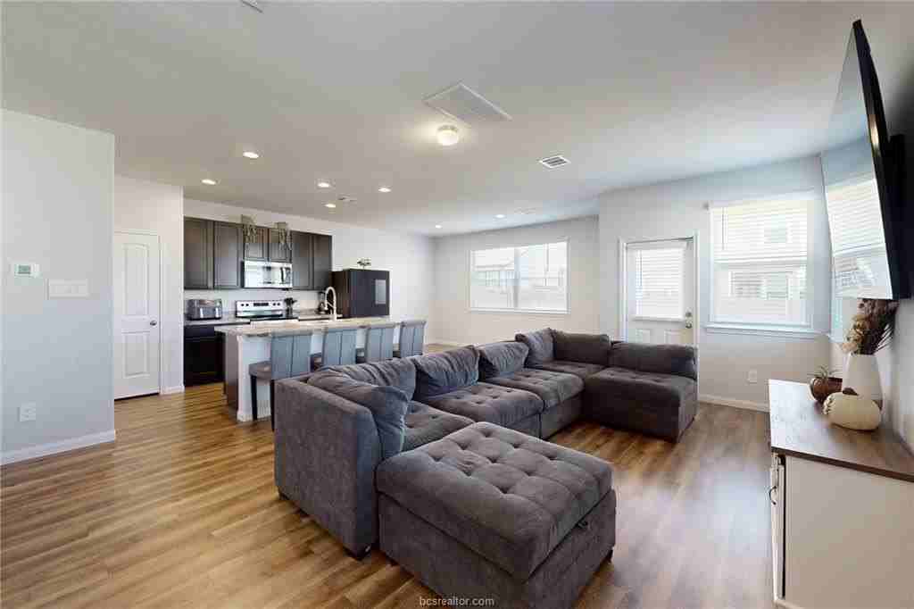 966 Harper Ln - Photo 3 of 29