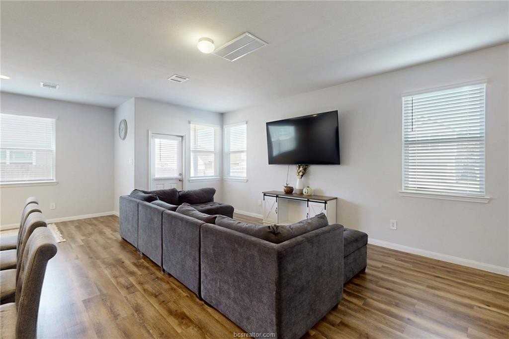 966 Harper Ln - Photo 4 of 29