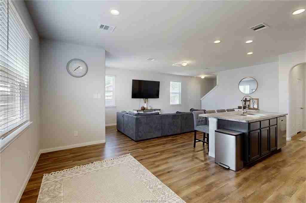 966 Harper Ln - Photo 7 of 29