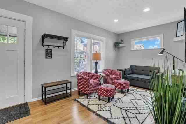 745 Sullivant Ave - Photo 3 of 9