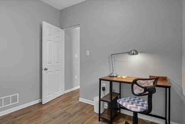 745 Sullivant Ave - Photo 7 of 9