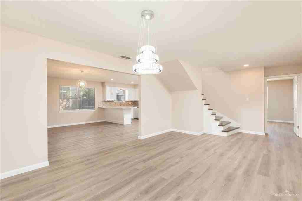 2504 Pecan Ave - Photo 6 of 39