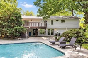 featured image of 5 Deerhill Ln