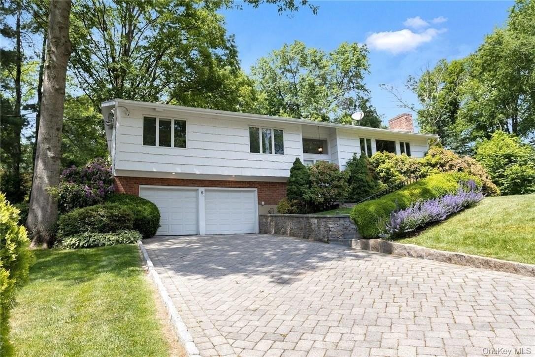 5 Deerhill Ln - Photo 2 of 30