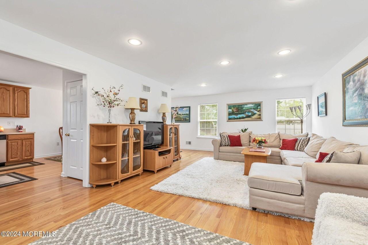 205 Conover Pl - Photo 2 of 19