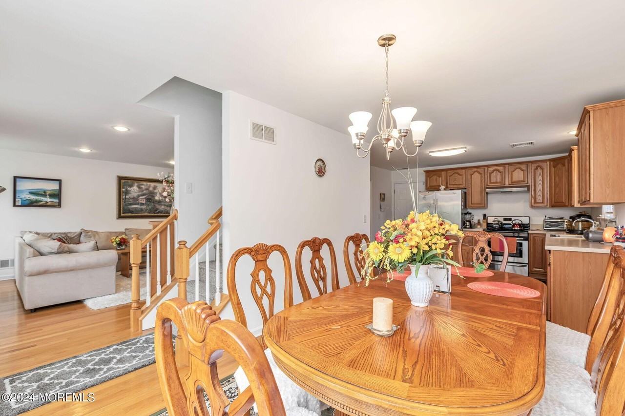 205 Conover Pl - Photo 5 of 19