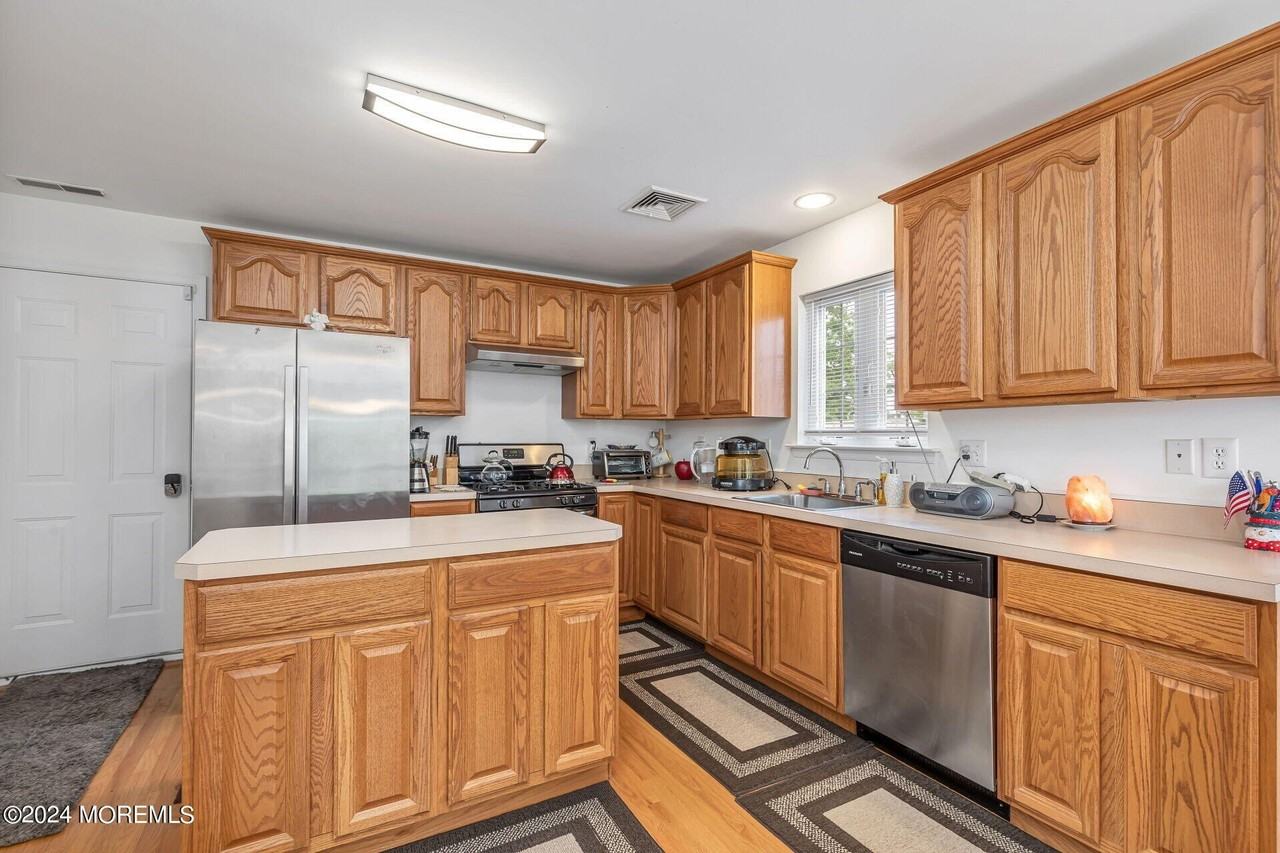 205 Conover Pl - Photo 7 of 19