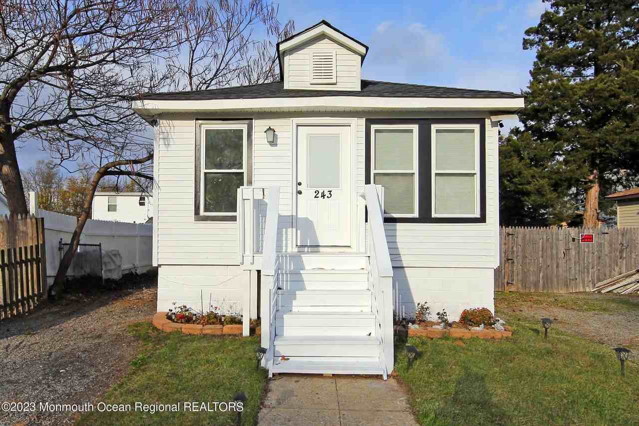 243 Seabreeze Ave - Photo 5 of 36