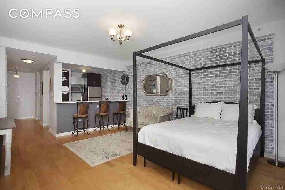 1311 Jackson Ave #4C - Photo 2 of 6