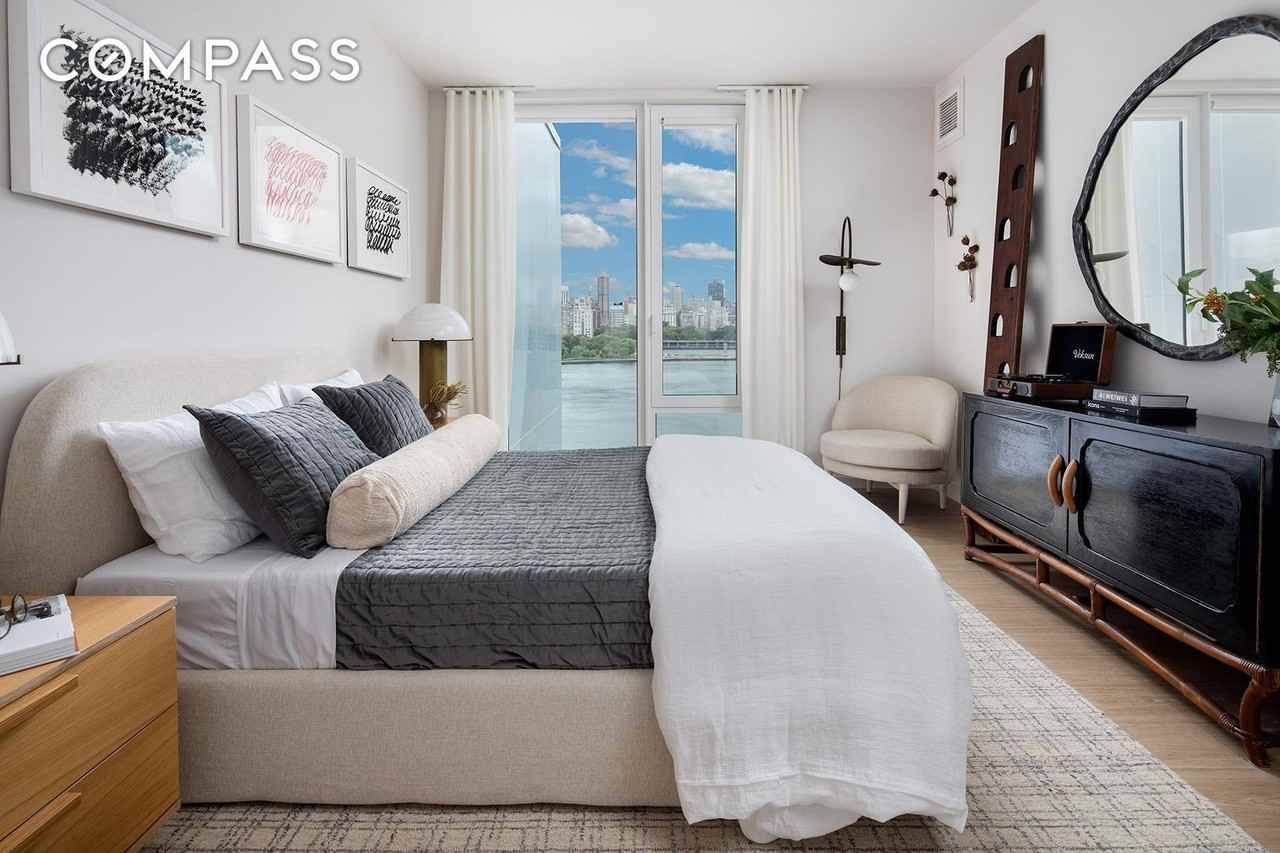 3077 Vernon Blvd - Photo 2 of 9