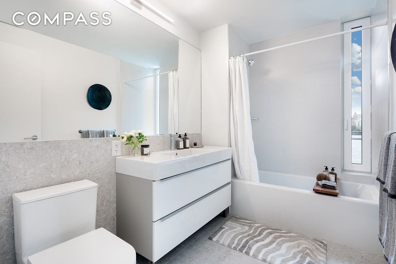 3077 Vernon Blvd - Photo 5 of 9