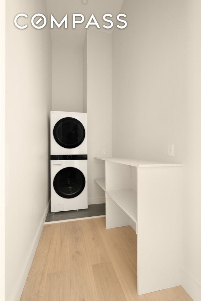 216 Grand St - Photo 6 of 9