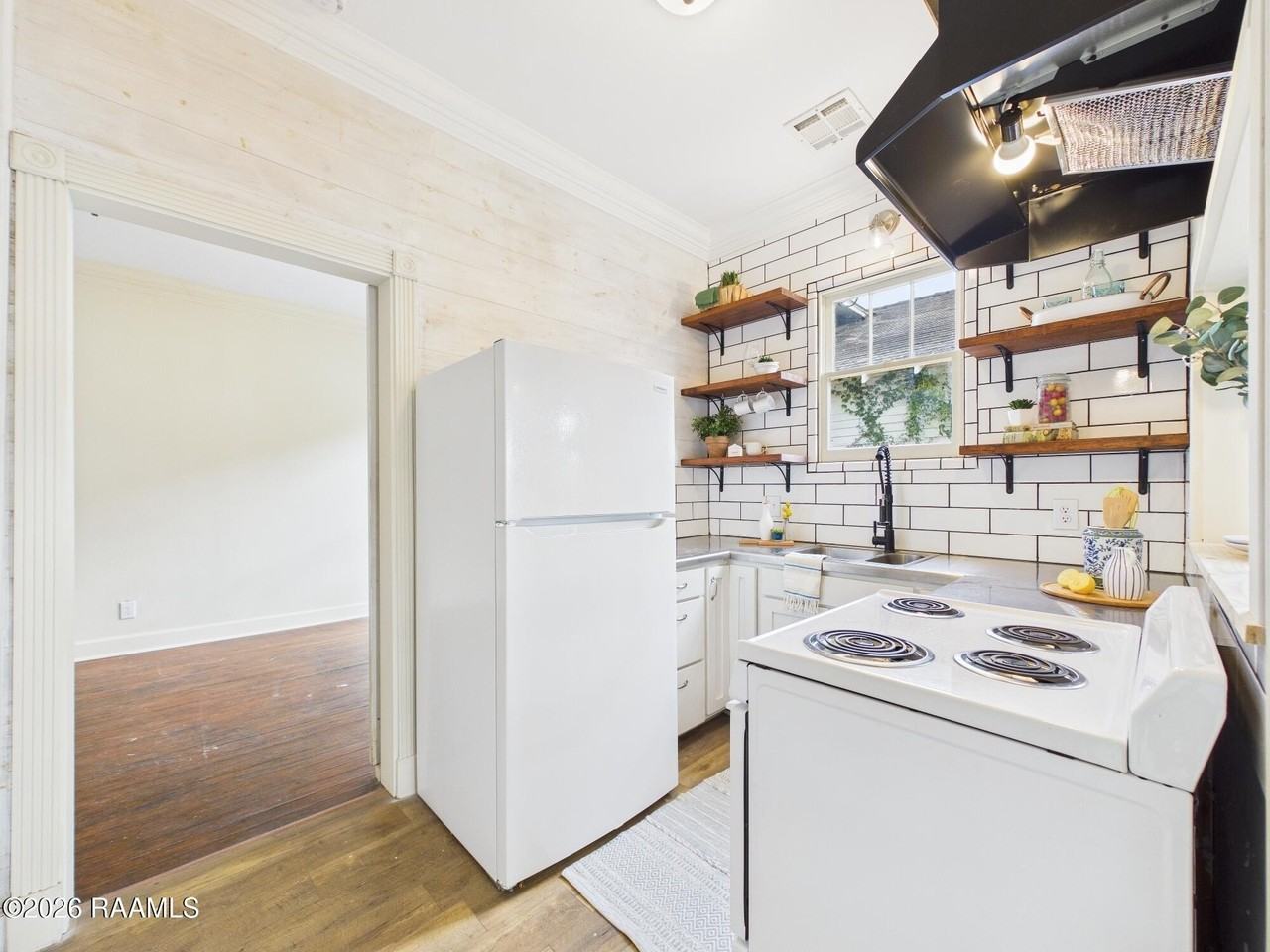 617 E Vermilion St #A - Photo 4 of 12