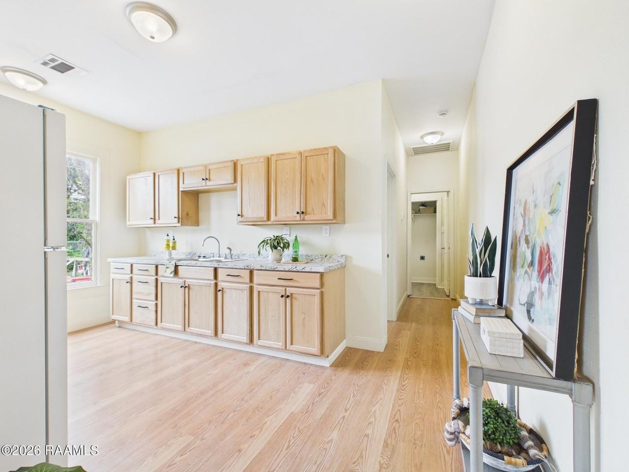 617 E Vermilion St #C - Photo 3 of 13