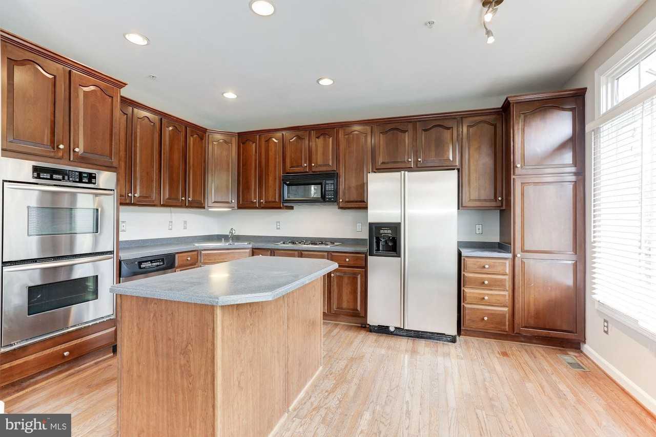 286 Murtha St - Photo 3 of 40