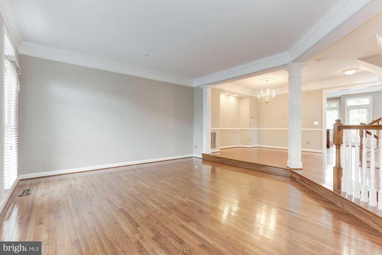 286 Murtha St - Photo 4 of 40