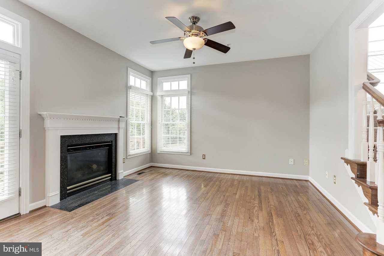 286 Murtha St - Photo 5 of 40