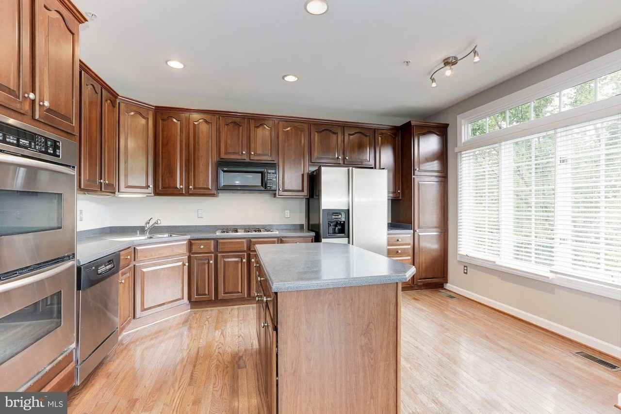 286 Murtha St - Photo 6 of 40