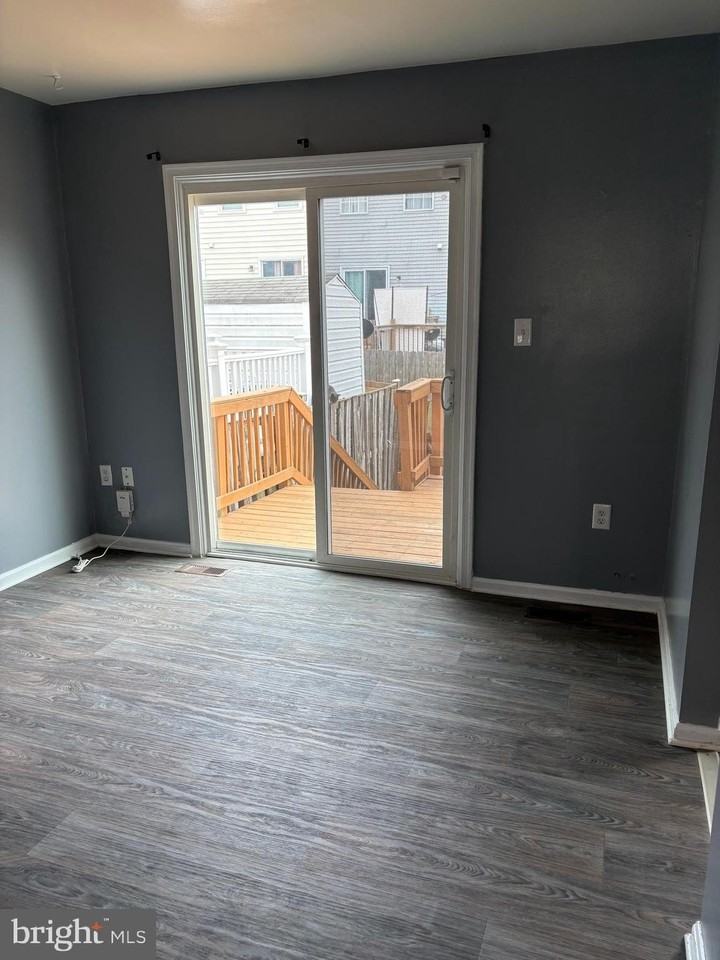 9019 Whispering Pine Ct - Photo 4 of 17